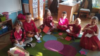 ilustracja do wpisu 
Zajęcia edukacyjne w bibliotece o kotach
