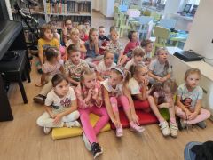 ilustracja do wpisu 
Pszczółki w bibliotece